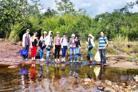 Người dân vùng xa nghỉ lễ: Vui, tiết kiệm, an toàn