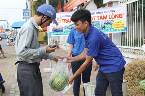 “Mỗi trái dưa – một tấm lòng”