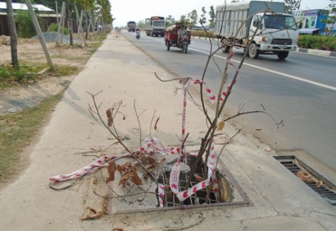 Nắp cống bị bể!