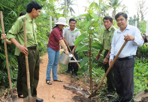 Phát động lễ trồng cây mừng kỷ niệm 125 năm Ngày sinh nhật Bác