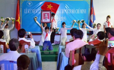 Kỷ niệm ngày sinh Chủ tịch Hồ Chí Minh tại Anh và Campuchia