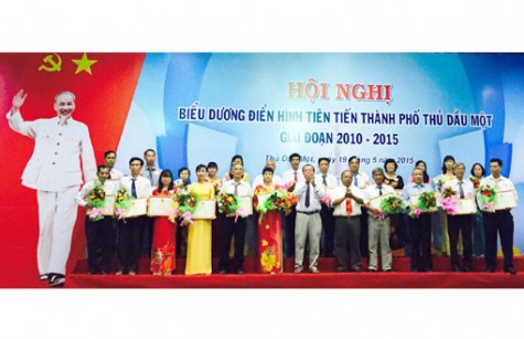 TP.Thủ Dầu Một: Tuyên dương 183 cá nhân điển hình tiên tiến giai đoạn 2010-2015