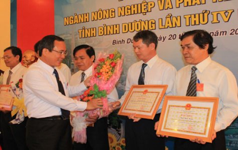 Tôn vinh điển hình tiên tiến ngành Nông nghiệp và Phát triển nông thôn