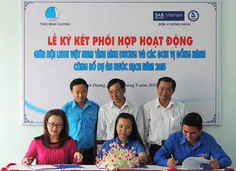 Hội Liên hiệp Thanh niên tỉnh: Ký kết các hoạt động phối hợp, công bố Dự án nước sạch năm 2015