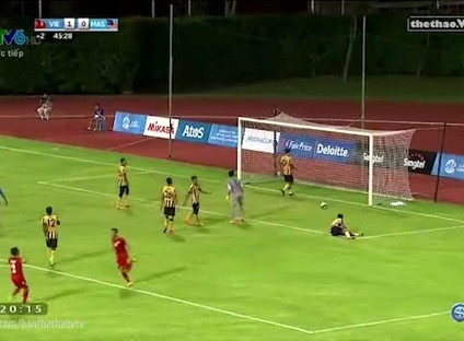 Công Phượng dứt điểm gọn nâng tỉ số lên 2-0 trước U23 Malaysia