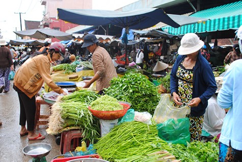 Giá nhiều mặt hàng tăng theo giá xăng