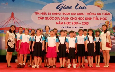 Giáo dục an toàn giao thông cho học sinh tiểu học: Đa dạng các hình thức