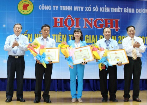 Công ty TNHH MTV Xổ số kiến thiết Bình Dương: Khen thưởng 3 tập thể và 14 cá nhân điển hình tiên tiến