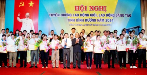 Đẩy mạnh phong trào thi đua lao động giỏi, sáng tạo