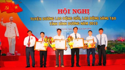 Bình Dương: Tuyên dương 386 cá nhân lao động giỏi, lao động sáng tạo năm 2015