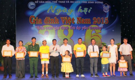 Ngày hội gia đình năm 2015: Bữa cơm gia đình ấm áp yêu thương