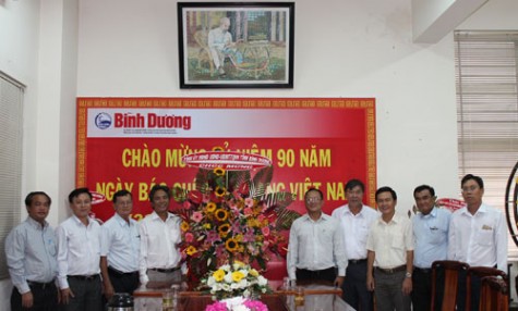 Lãnh đạo tỉnh thăm, chúc mừng cán bộ, phóng viên, nhân viên Báo Bình Dương