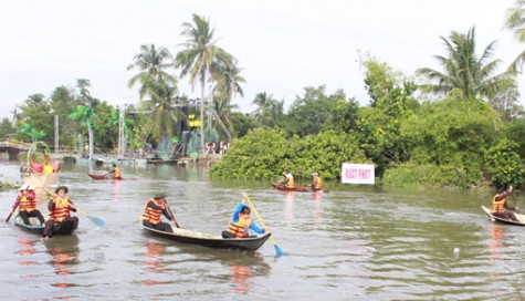 Giải vô địch đua xuồng ba lá TX.Thuận An mở rộng năm 2015: Phường Bình Chuẩn đoạt giải nhất