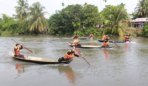 Giải vô địch đua xuồng ba lá TX.Thuận An mở rộng năm 2015: Bình Chuẩn đoạt giải nhất