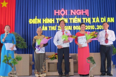 TX.Dĩ An: Tuyên dương 312 điển hình tiên tiến lần thứ IV, giai đoạn 2010-2015