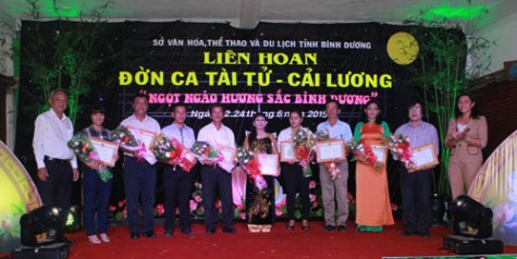 Kết thúc Liên hoan đờn ca tài tử - cải lương tỉnh: TX.Thuận An nhất toàn đoàn