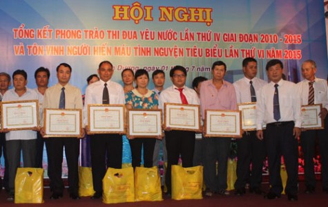 Tổng kết phong trào thi đua yêu nước giai đoạn 2010-2015 và tôn vinh người hiến máu tình nguyện