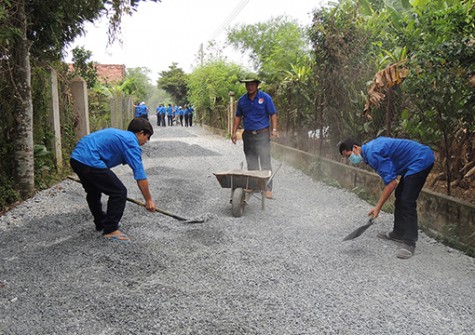 Tuổi trẻ xã Bạch Đằng, TX.Tân Uyên: Chung tay giữ vững các tiêu chí nông thôn mới