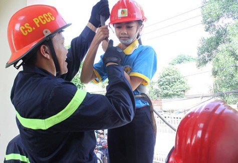 Một ngày làm “lính cứu hỏa nhí”