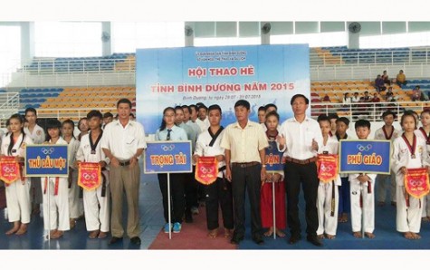 Hơn 900 học sinh tham dự hội thao hè tỉnh Bình Dương năm 2015