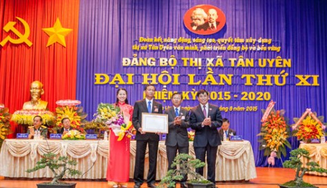 Đại hội Đảng bộ TX.Tân Uyên lần thứ XI, nhiệm kỳ 2015-2020: Phát huy truyền thống anh hùng, nỗ lực xây dựng quê hương phát triển giàu đẹp