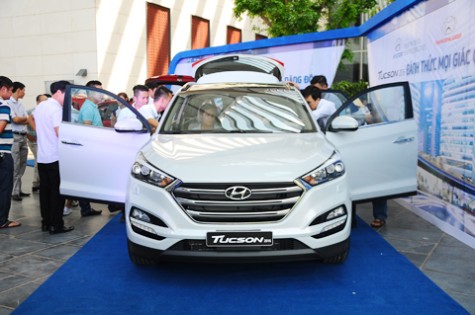 Hyundai Tucson 2016 giá từ 925 triệu