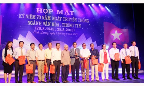 Họp mặt kỷ niệm 70 năm Ngày thành lập ngành văn hóa-thông tin