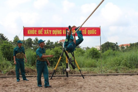 Lực lượng vũ trang tỉnh: Rèn luyện thân thể theo gương Bác Hồ vĩ đại