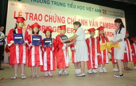 252 học sinh nhận chứng chỉ Anh văn Cambridge