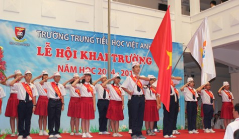 Hát quốc ca là yêu nước