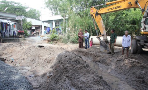 Vì sao hộ ông Lâm Văn Nguyễn không cho đặt cống làm đường giao thông nông thôn?