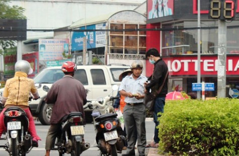 Cần mạnh tay với nạn quảng cáo, rao vặt