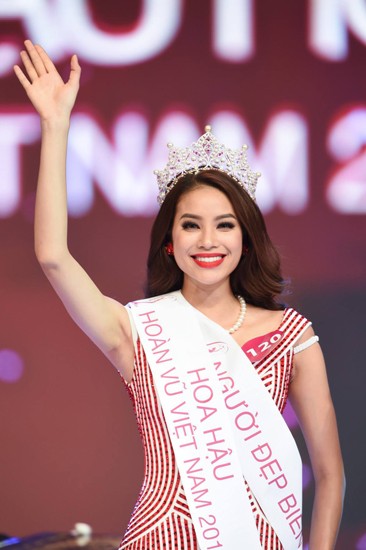 Phạm Thị Hương đăng quang Hoa hậu Hoàn vũ Việt Nam 2015