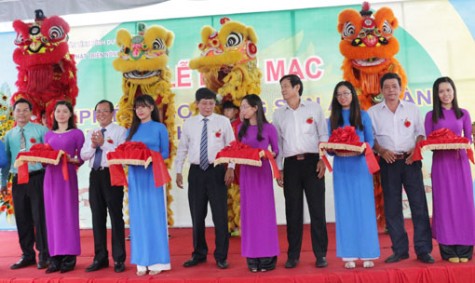 Khai mạc phiên chợ nông sản an toàn tỉnh Bình Dương 2015