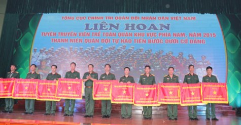 Liên hoan tuyên truyền viên trẻ khu vực phía Nam năm 2015: Tặng bằng khen cho 27 tuyên truyền viên trẻ xuất sắc