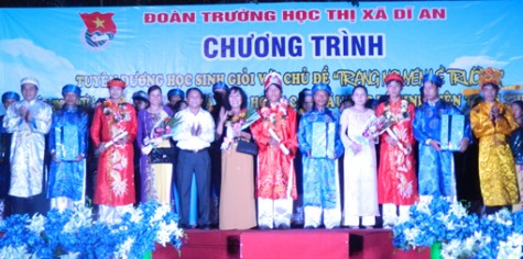 Thị đoàn Dĩ An: Tuyên dương 12 sinh viên tiêu biểu