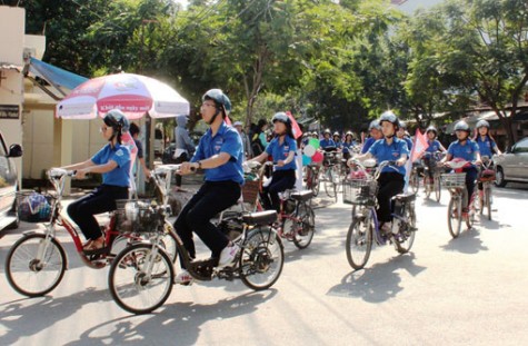 TX.Dĩ An: Chạy xe đạp tuyên truyền, giáo dục pháp luật về an toàn giao thông