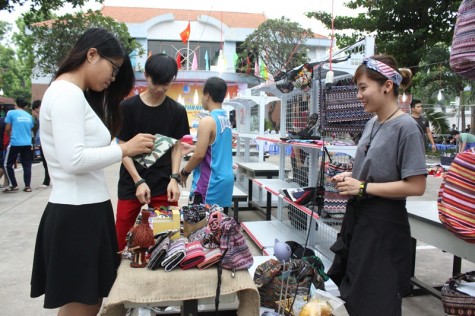 Khai mạc “Phiên chợ cuối tuần dành cho thanh niên” năm 2015