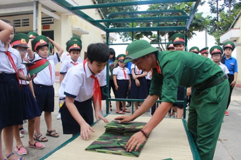 Một ngày em làm chiến sĩ…