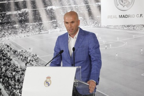 Zidane nhậm chức HLV Real bên cạnh vợ con