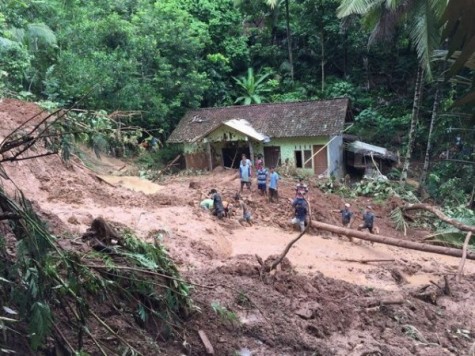 Indonesia: Hàng nghìn người phải sơ tán do lũ lụt và lở đất