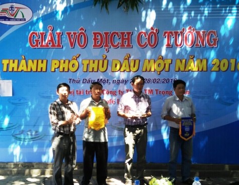 Bế mạc Giải vô địch cờ tướng TP.Thủ Dầu Một năm 2016: Câu lạc bộ cờ tướng phường Phú Thọ đoạt giải nhất đồng đội