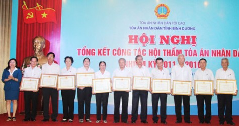 Tòa án nhân dân tỉnh: Tổng kết công tác hội thẩm nhân dân nhiệm kỳ 2011-2016