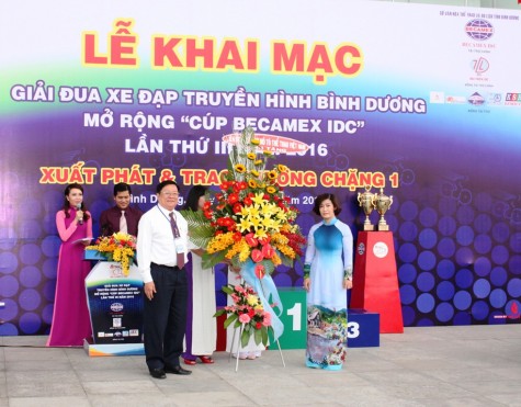 Khởi tranh chặng 1 Giải đua xe đạp truyền hình Bình Dương mở rộng 2016