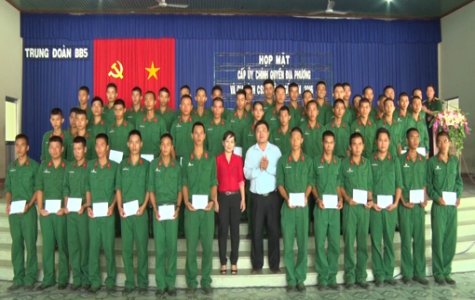 TX.Bến Cát thăm tân binh đang huấn luyện tại Trung đoàn Bộ binh 5