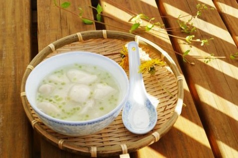 Chè khoai sọ bột báng nước dừa