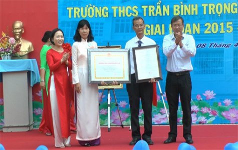 Trường THCS Trần Bình Trọng, TP.TDM: Đón bằng công nhận trường  đạt chuẩn quốc gia