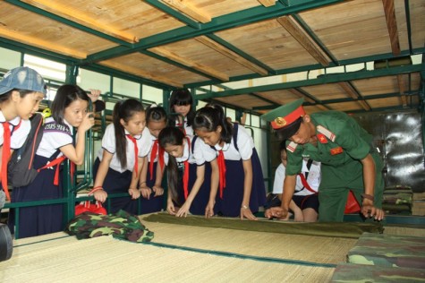 “Một ngày em làm chiến sĩ”