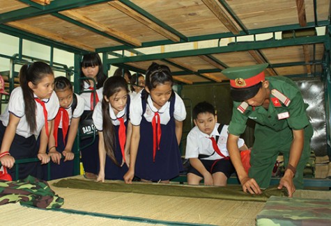 “Một ngày em làm chiến sĩ”