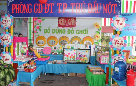 Triển lãm đồ dùng đồ chơi cấp học mầm non, năm học 2015-2016